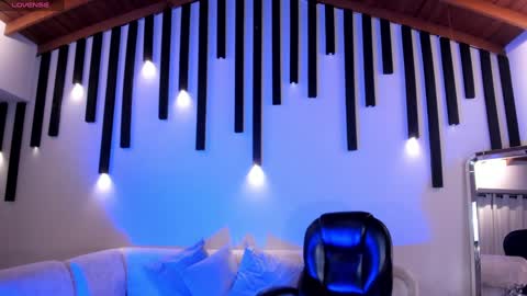 Snapshot of samanthaklein_ chatting on 12.22.24 Samantha Klein online show from 12.22.24