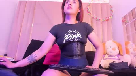 Snapshot of samanthamoonsx chatting on 04.23.26 Samantha online show from 04.23.26