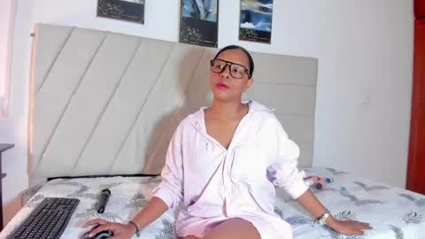 Snapshot of samaraa_smith1 chatting on 05.19.26 samaraa_smith1 online show from 05.19.26