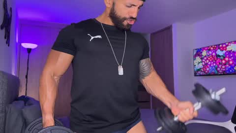 Snapshot of samdornan chatting on 01.11.25 Sam Dornan online show from 01.11.25