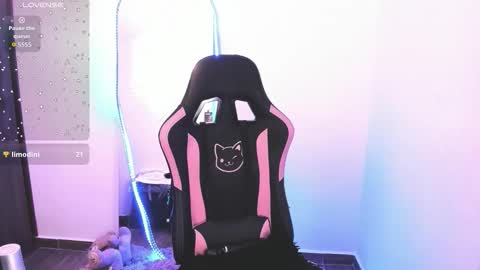 Snapshot of samiacooper25 chatting on 10.21.25 samiacooper25 online show from 10.21.25