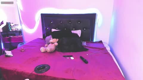 Snapshot of samiacooper25 chatting on 11.25.25 samiacooper25 online show from 11.25.25