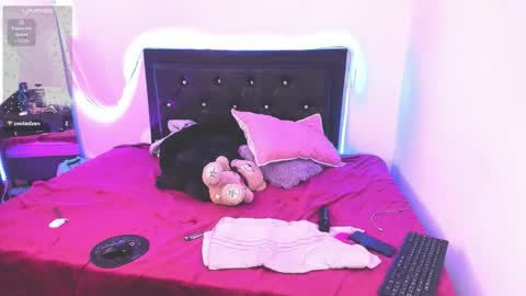 Snapshot of samiacooper25 chatting on 11.25.25 samiacooper25 online show from 11.25.25