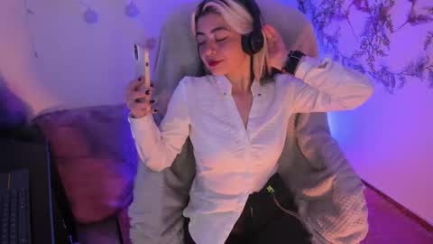   online show from 02.05.25