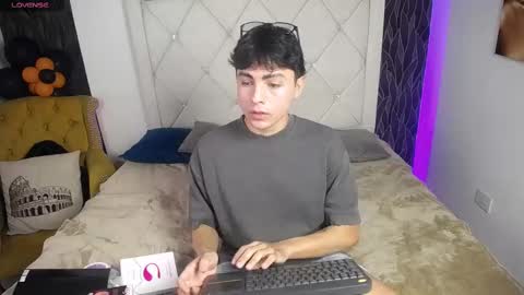 Snapshot of samu_foxxx chatting on 10.16.25 SAMU online show from 10.16.25