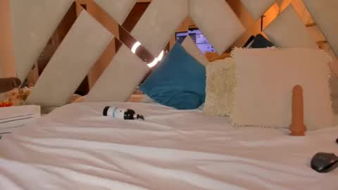 Find me at  when im offline here. online show from 01.11.25