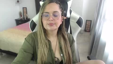 Snapshot of samy_vsn chatting on 02.04.25 samy_vsn online show from 02.04.25