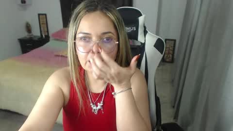 Snapshot of samy_vsn chatting on 02.08.25 samy_vsn online show from 02.08.25