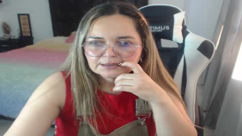 Snapshot of samy_vsn chatting on 02.19.25 samy_vsn online show from 02.19.25