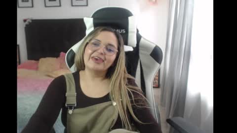 Snapshot of samy_vsn chatting on 03.11.25 samy_vsn online show from 03.11.25