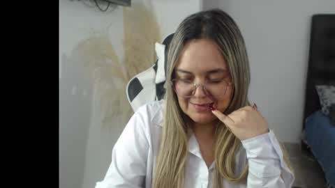 Snapshot of samy_vsn chatting on 10.15.25 samy_vsn online show from 10.15.25