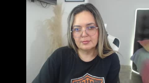 Snapshot of samy_vsn chatting on 11.08.25 samy_vsn online show from 11.08.25