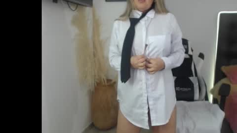 Snapshot of samy_vsn chatting on 11.17.25 samy_vsn online show from 11.17.25