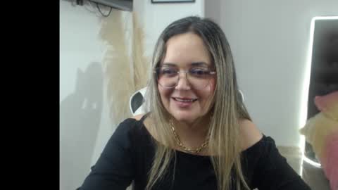 Snapshot of samy_vsn chatting on 11.21.25 samy_vsn online show from 11.21.25