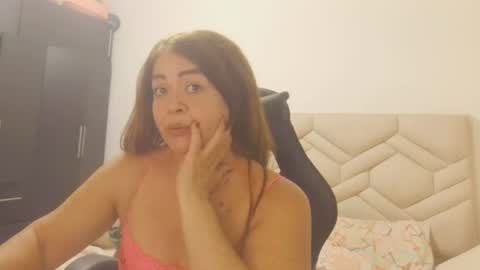 Snapshot of sanddi_milff chatting on 07.05.26 Sanddi online show from 07.05.26