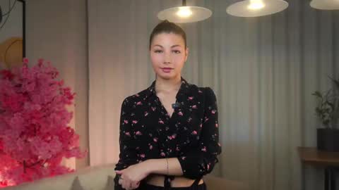 Snapshot of sandiule chatting on 10.08.25 Emma online show from 10.08.25