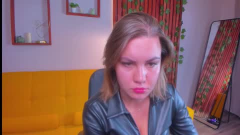 Snapshot of sandraeleson chatting on 10.04.25 Sandra online show from 10.04.25