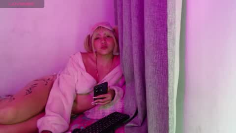 sandy_straw online show from 10.17.25