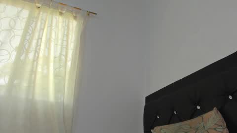 Santibrown online show from 10.02.25