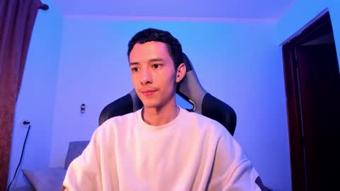 santi_twink19 online show from 12.06.24