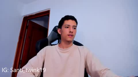 santi_twink19 online show from 02.16.25