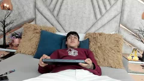 SantiAbader online show from 11.18.25