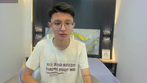 Snapshot of santiago_russo18 chatting on 09.09.25 santiago_russo18 online show from 09.09.25