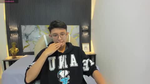 Snapshot of santiago_russo18 chatting on 09.10.25 santiago_russo18 online show from 09.10.25