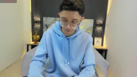 Snapshot of santiago_russo18 chatting on 09.12.25 santiago_russo18 online show from 09.12.25