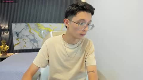 Snapshot of santiago_russo18 chatting on 09.14.25 santiago_russo18 online show from 09.14.25