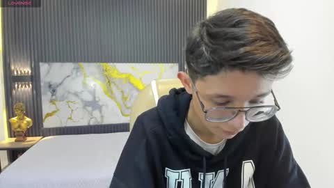 Snapshot of santiago_russo18 chatting on 09.15.25 santiago_russo18 online show from 09.15.25