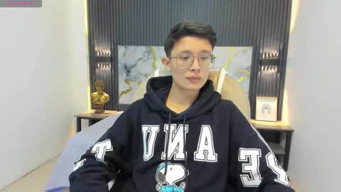 Snapshot of santiago_russo18 chatting on 09.17.25 santiago_russo18 online show from 09.17.25