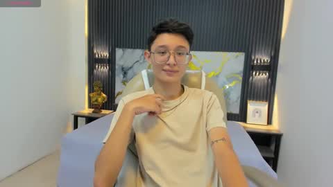 Snapshot of santiago_russo18 chatting on 09.19.25 santiago_russo18 online show from 09.19.25