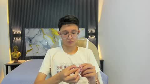 Snapshot of santiago_russo18 chatting on 09.20.25 santiago_russo18 online show from 09.20.25