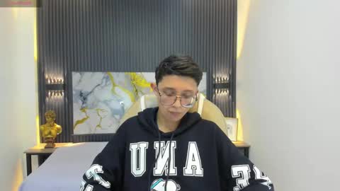 Snapshot of santiago_russo18 chatting on 09.22.25 santiago_russo18 online show from 09.22.25