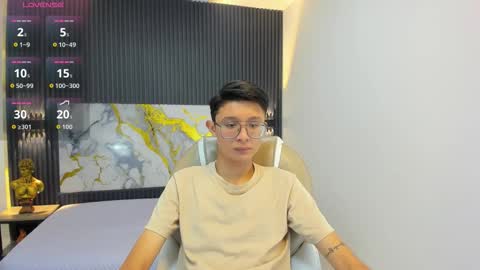 Snapshot of santiago_russo18 chatting on 09.23.25 santiago_russo18 online show from 09.23.25