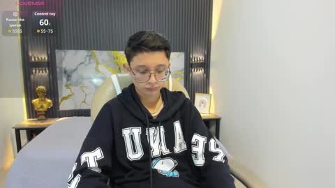 Snapshot of santiago_russo18 chatting on 09.26.25 santiago_russo18 online show from 09.26.25