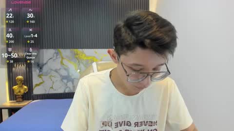 Snapshot of santiago_russo18 chatting on 09.27.25 santiago_russo18 online show from 09.27.25