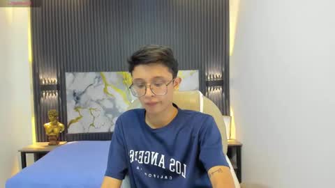 Snapshot of santiago_russo18 chatting on 09.28.25 santiago_russo18 online show from 09.28.25