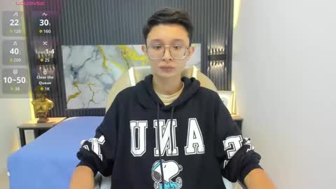 Snapshot of santiago_russo18 chatting on 09.29.25 santiago_russo18 online show from 09.29.25