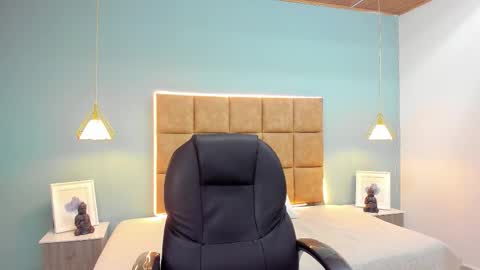 Snapshot of santiago_russo18 chatting on 10.14.25 santiago_russo18 online show from 10.14.25