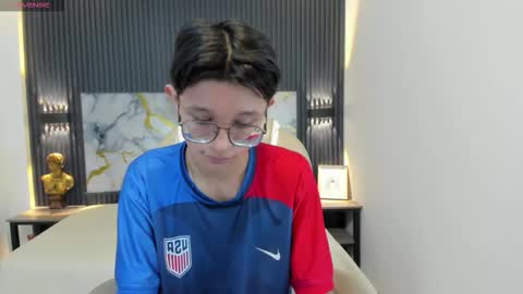 Snapshot of santiago_russo18 chatting on 10.19.25 santiago_russo18 online show from 10.19.25