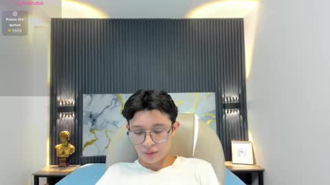 Snapshot of santiago_russo18 chatting on 10.24.25 santiago_russo18 online show from 10.24.25