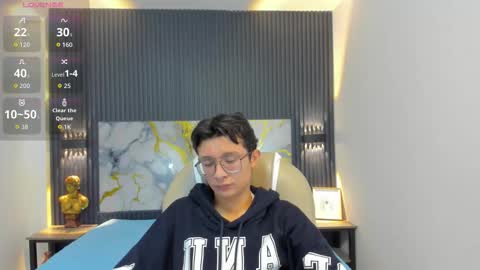 Snapshot of santiago_russo18 chatting on 10.25.25 santiago_russo18 online show from 10.25.25