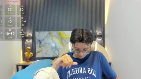 Snapshot of santiago_russo18 chatting on 10.26.25 santiago_russo18 online show from 10.26.25