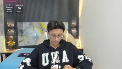 Snapshot of santiago_russo18 chatting on 10.31.25 santiago_russo18 online show from 10.31.25