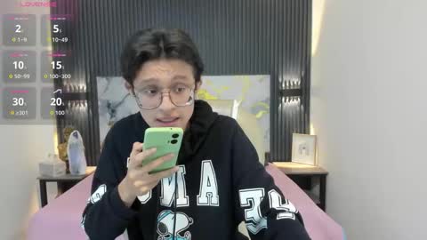 Snapshot of santiago_russo18 chatting on 11.16.25 santiago_russo18 online show from 11.16.25