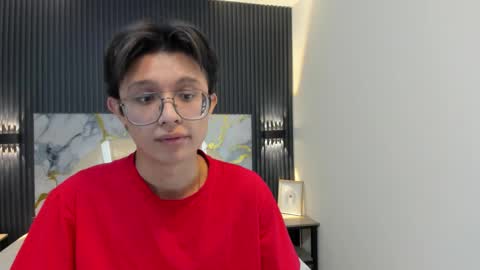 Snapshot of santiago_russo18 chatting on 11.23.25 santiago_russo18 online show from 11.23.25