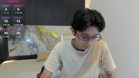 Snapshot of santiago_russo18 chatting on 11.24.25 santiago_russo18 online show from 11.24.25