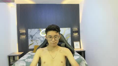 Snapshot of santiago_russo18 chatting on 02.21.26 santiago_russo18 online show from 02.21.26